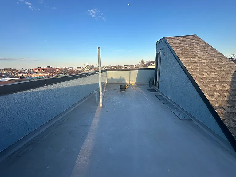 811 N Franklin St #302 — Photo 10