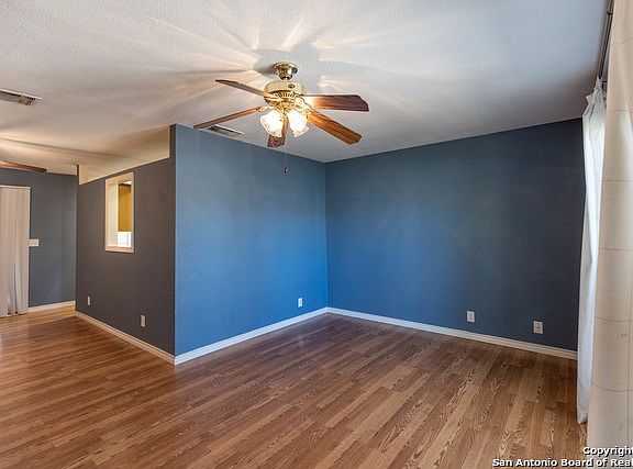 4th image of 5982 Midcrown Dr
