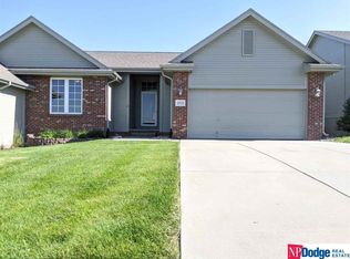 4929 Shannon Dr, Papillion, NE 68133