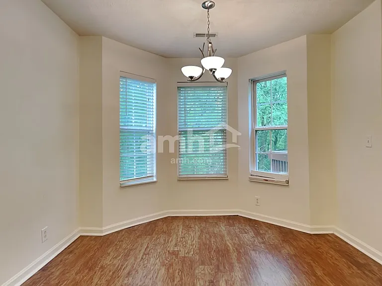 300 Ella St — Photo 4