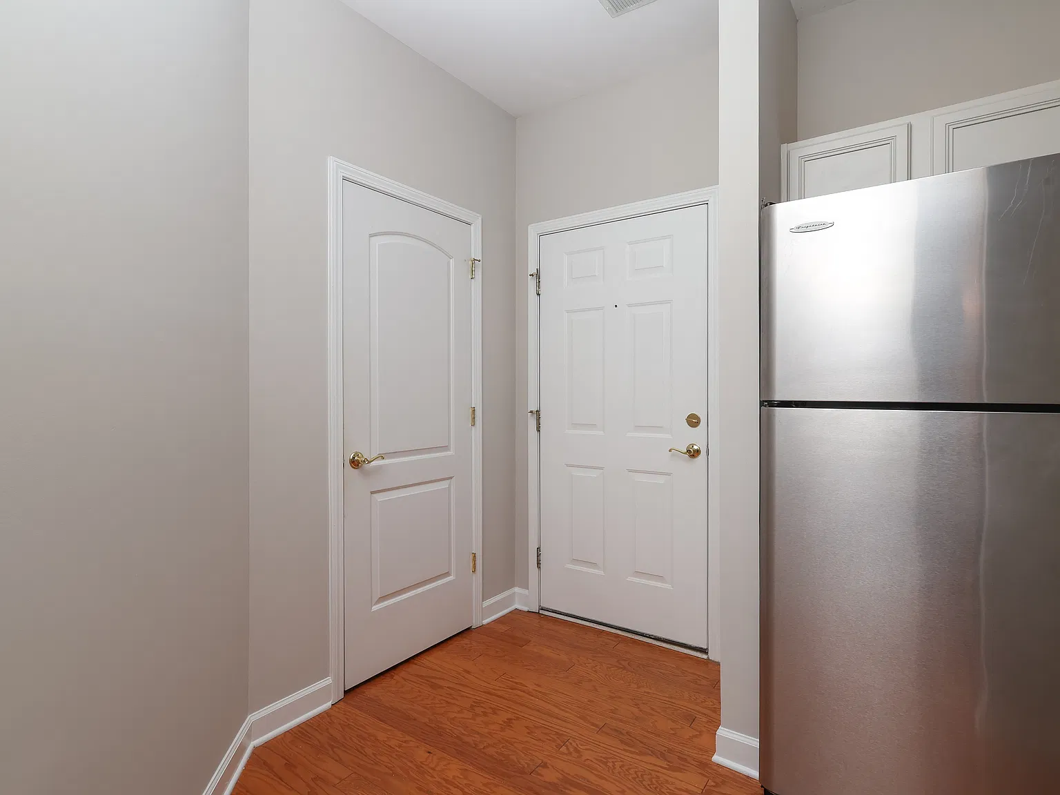 2 bed, 1106 sqft, $2,100 — Photo 3