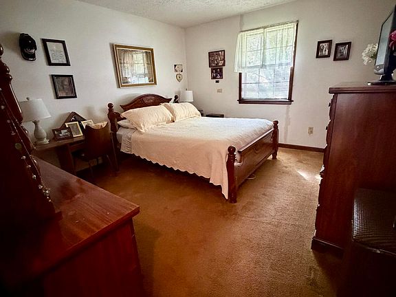 2nd image of 930 Newell Rd NW
