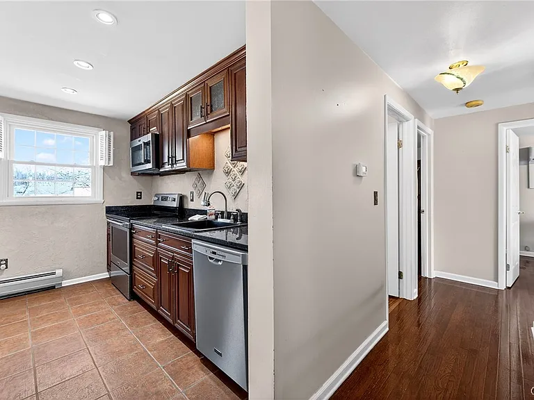 8237 Mantova Dr — Photo 21