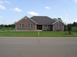 819 Valley Brk, Farmington, MO 63640