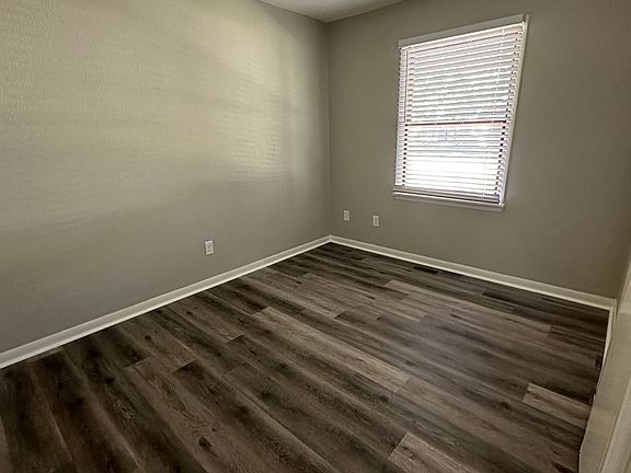 5th image of 200 Maple St #G-39