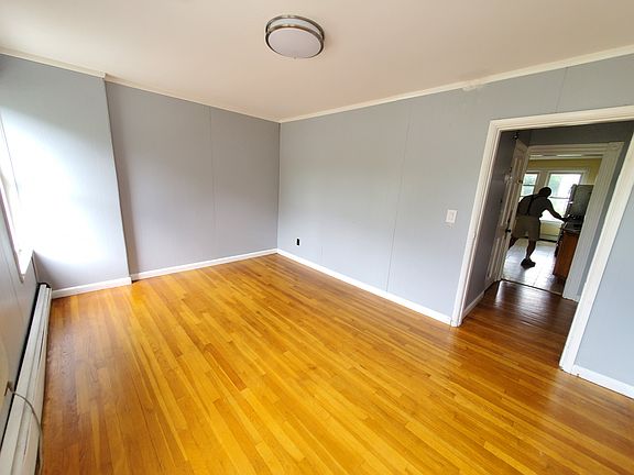 3rd image of 9 High Street Pl APT 2