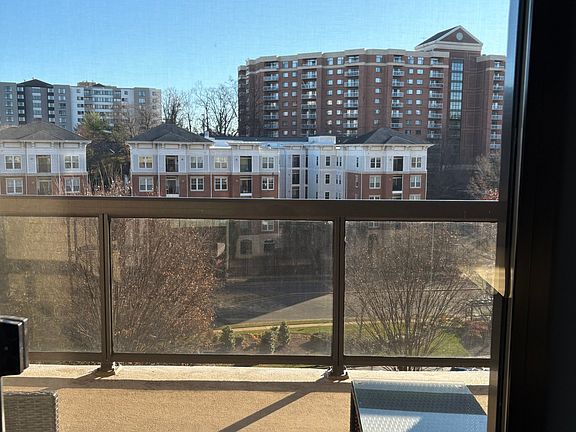 4th image of 203 Yoakum Pkwy APT 512
