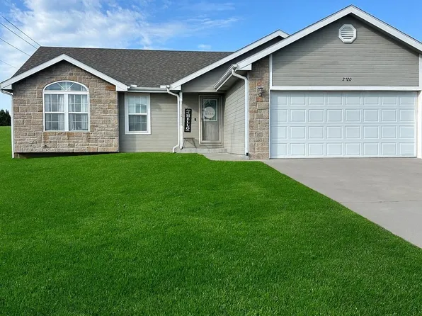 2720 Sage Ct, Junction City, KS 66441