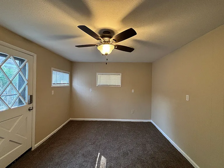 6900 Cloverdale Dr — Photo 9