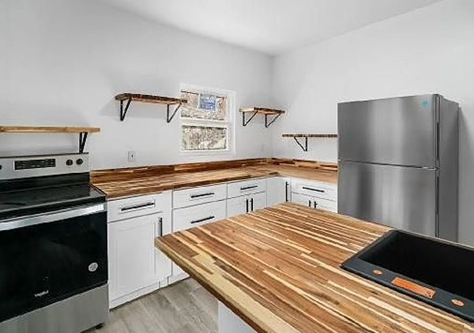 228 E 16th Ave — Photo 1