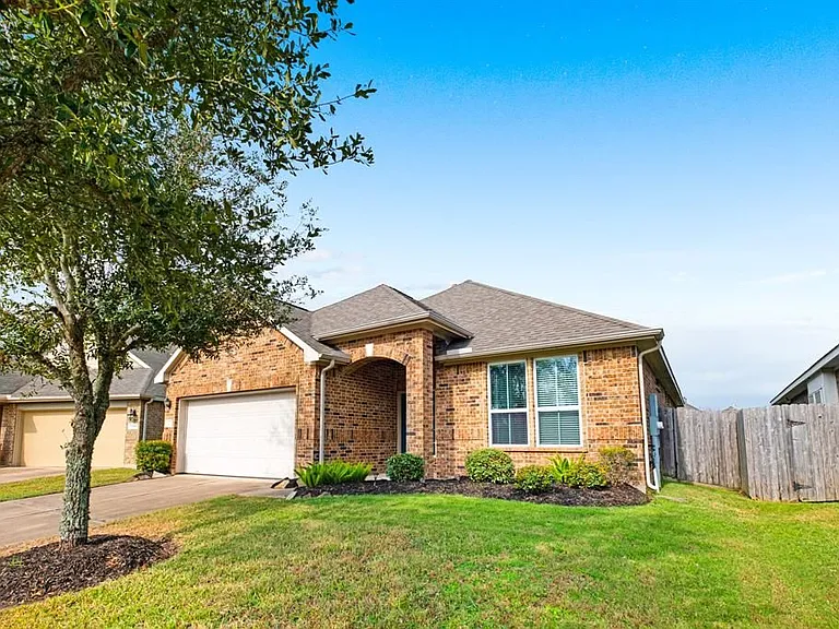 3058 Winterberry Ln — Photo 1