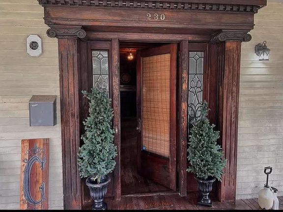 5th image of 230 W 4th St