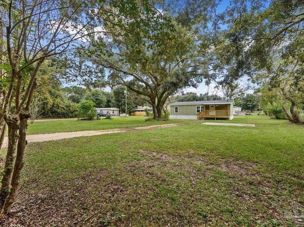 4945 Helton Ln, Pensacola, FL 32526