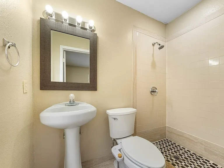 138 Dora St — Photo 18