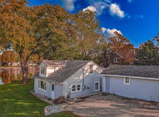 1304 W River Terrace Dr, McHenry, IL 60051