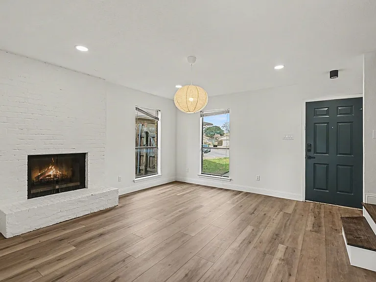 2103 Mistletoe Ave — Photo 3