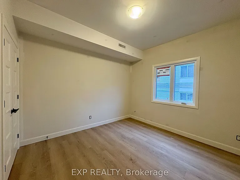 1089 Notre Dame St #3 — Photo 16