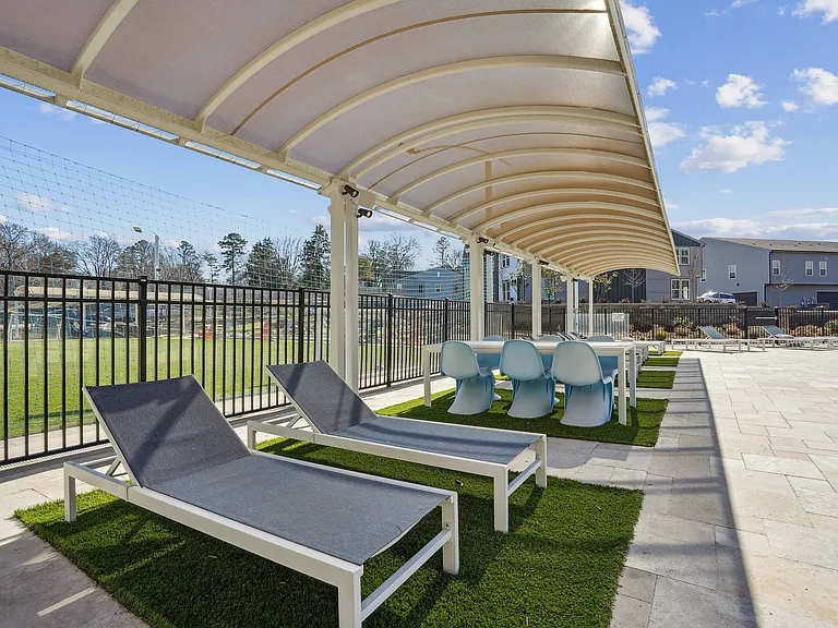 Blu South - Pool Loungers