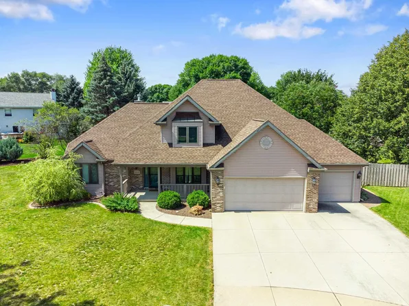 1215 Hazelwood Ct, Neenah, WI 54956