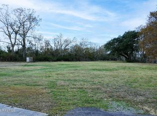 221 N Girouard Rd, Broussard, LA 70518