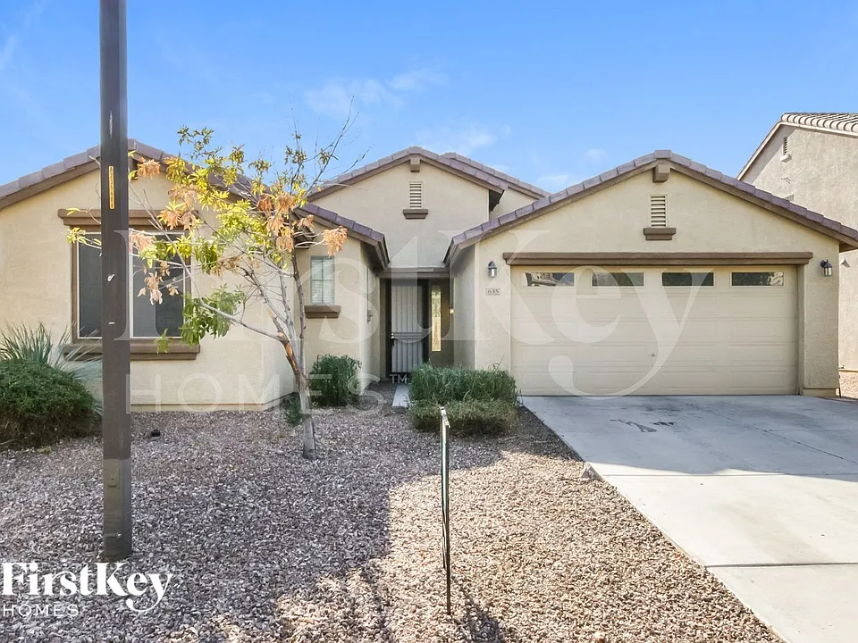 635 W Desert Hills Dr