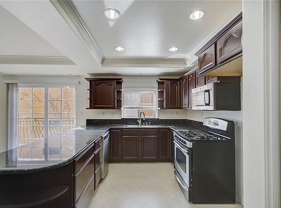 2nd image of 700 S Ardmore Ave #200