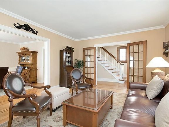 2nd image of 124 Grandview Ave