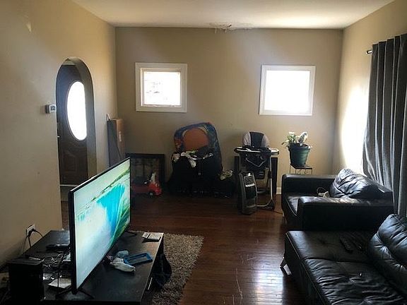 3rd image of 533 Linden Ave