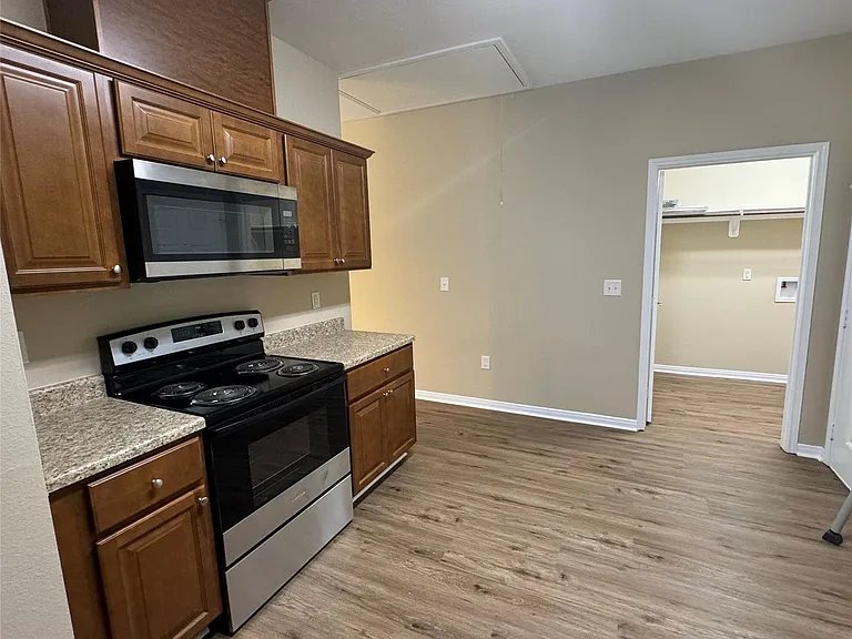 465 Lexington — Photo 14