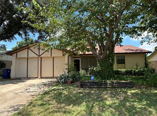 518 Willow Cir W, Burleson, TX 76028