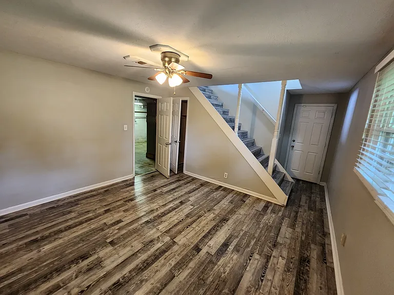 100 Grant Dr — Photo 24