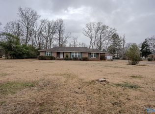 102 Cedar Ln, Moulton, AL 35650