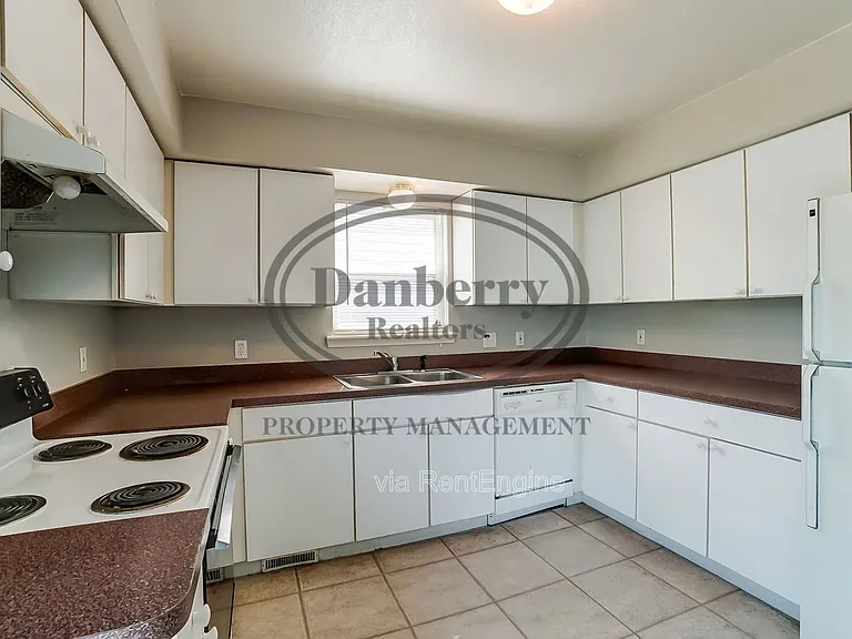 3704 Willow Run Dr — Photo 13