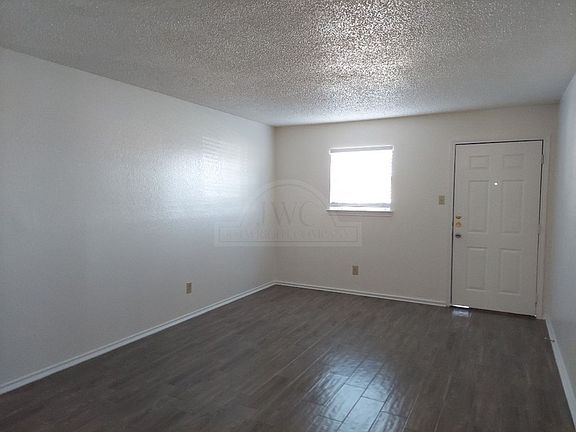 3rd image of 507 Hackberry St #29