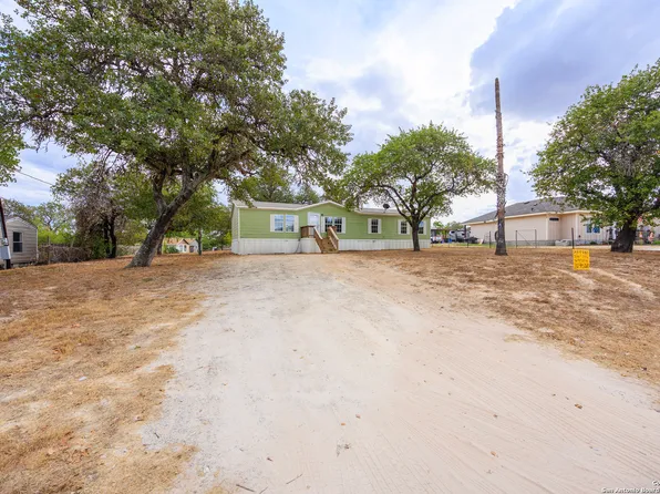 4310 Redtop Hill Dr, Elmendorf, TX 78112