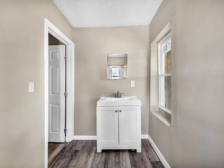 63 Seyms St #3 — Photo 7