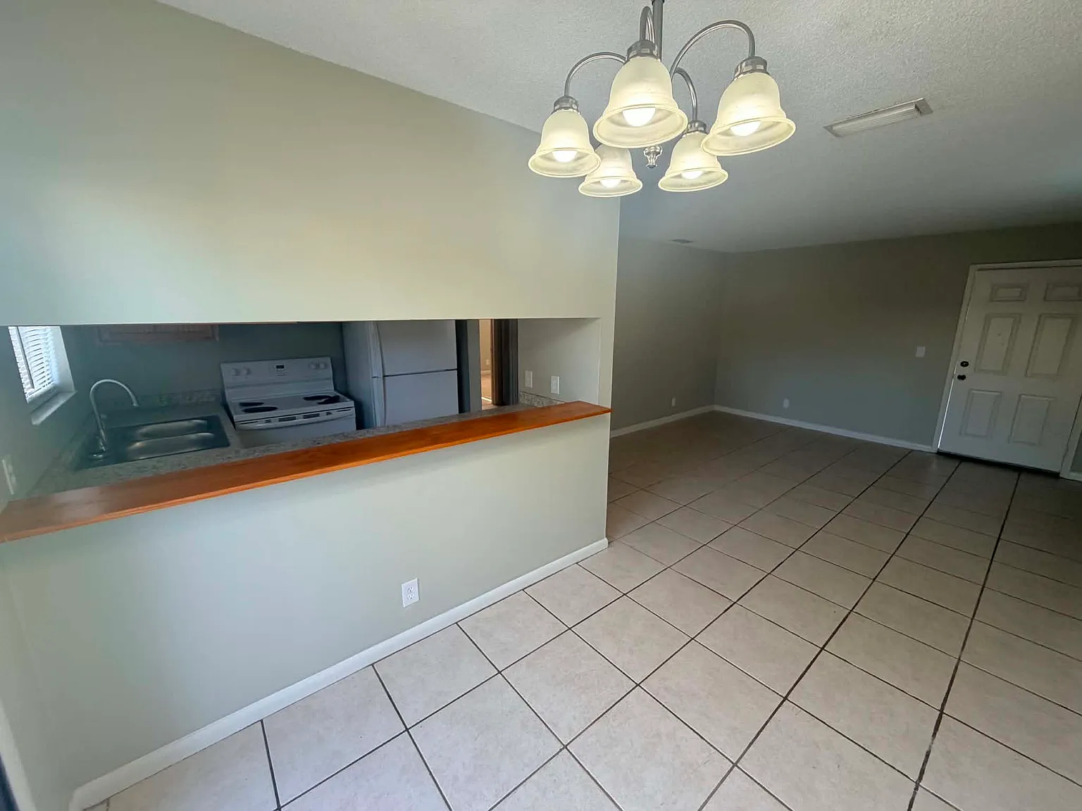 2 bed, 900 sqft, $1,050 — Photo 3
