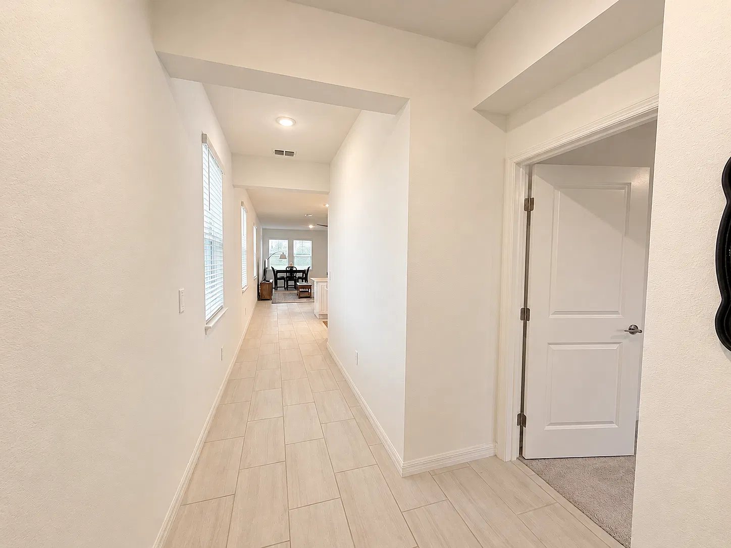 4 bed, 3.5 bath, 2404 sqft, $2,950 — Photo 2