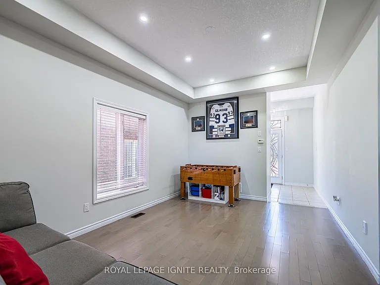 18 Monkton Cir — Photo 9