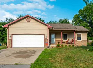 1060 N Parkway Dr, Valley Center, KS 67147