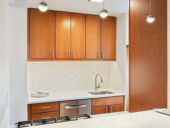 4th image of 255 E 49th St APT 7B