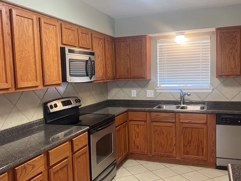 3700 Dauphine Ct — Photo 15
