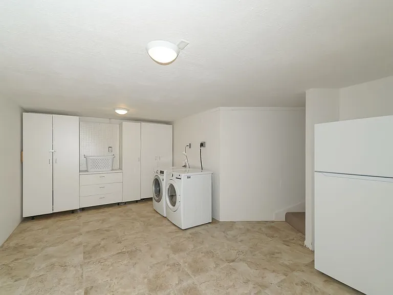 228 Van Buren Dr — Photo 24