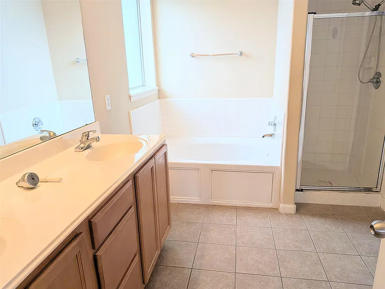 4911 Spring Showers Ct — Photo 9