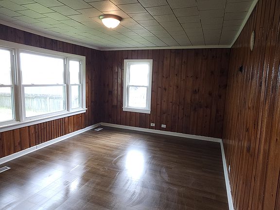 4th image of 579 S Main St