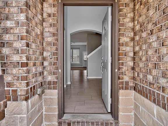5th image of 6915 Rosemont Ct