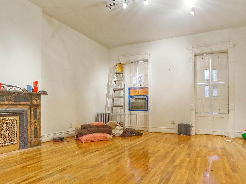 1st image of 12 Arlington Pl