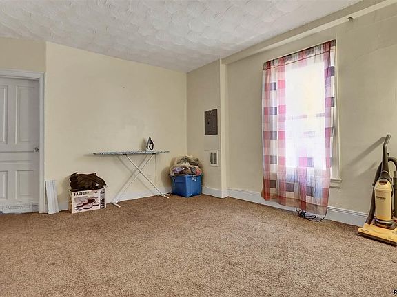 4th image of 605 N Pershing Ave