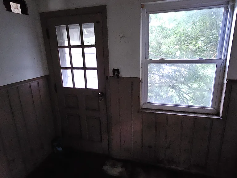 8461 Saint Clair Ave — Photo 6