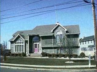 76 Bridgewaters Dr, Oceanport, NJ 07757